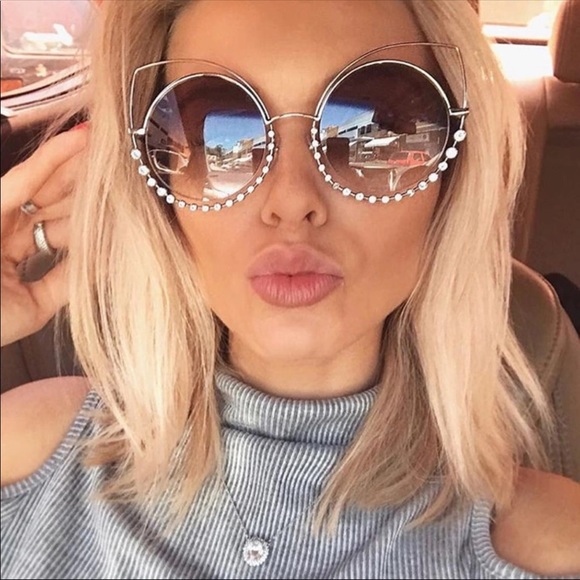 Accessories - Cat eye sunglasses